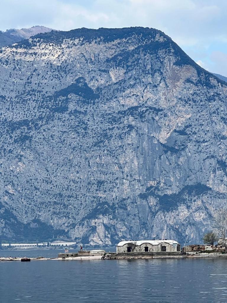 Absentia 1763 Garda Boutique Home - Lake Front Brenzone sul Garda Dış mekan fotoğraf